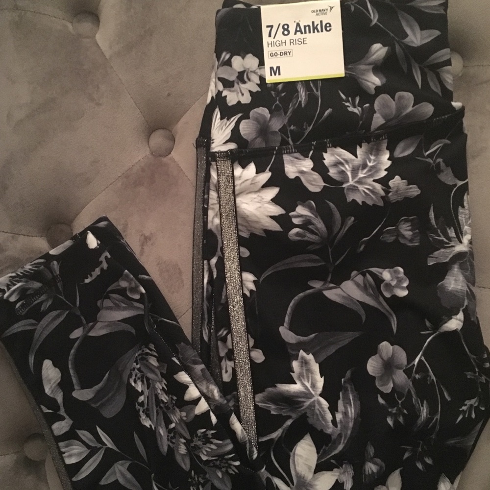 🆕Old Navy High-Waisted Workout Leggings -Size Med